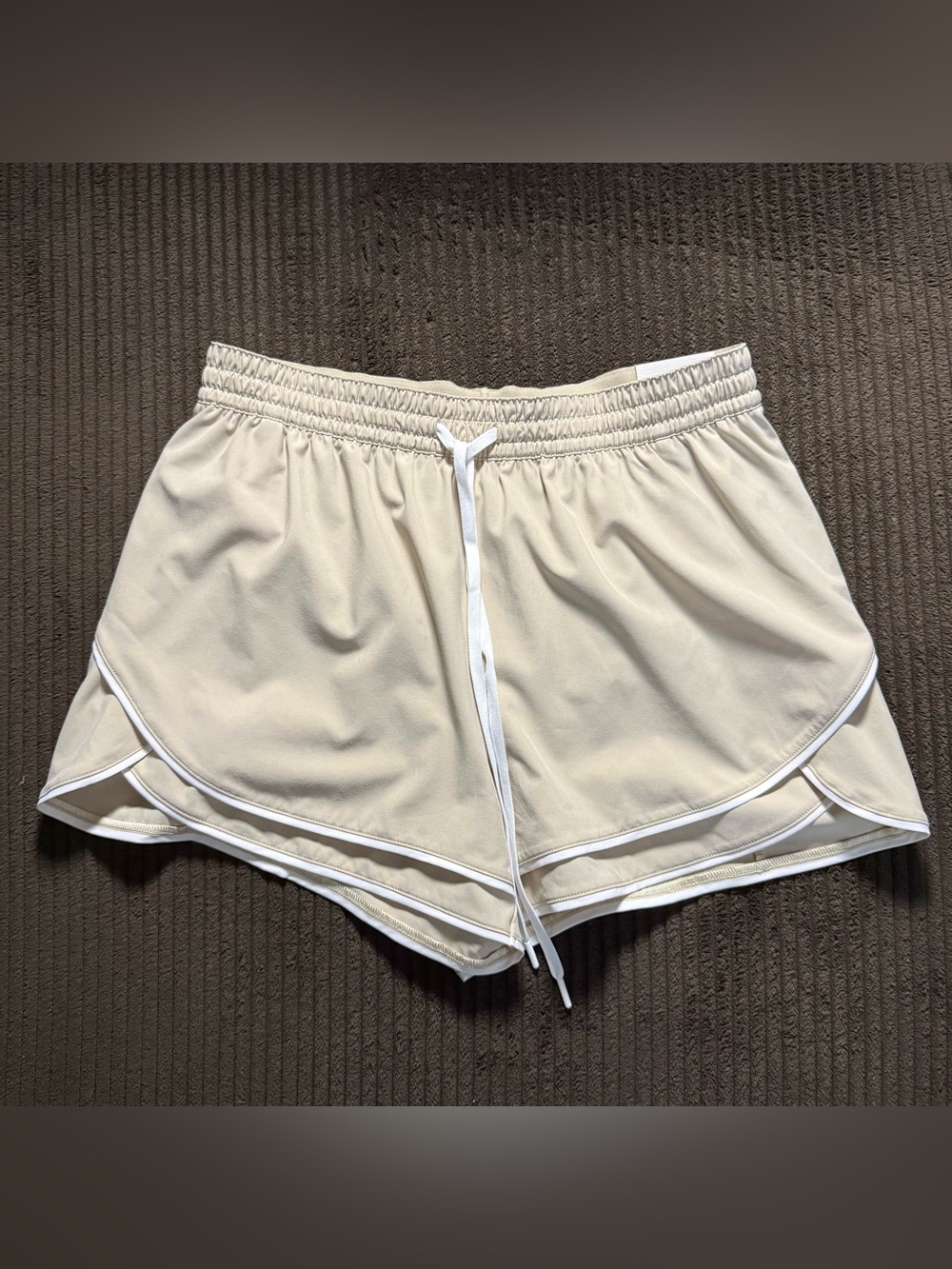NWT CALIA by Carrie Underwood Cream Athletic Shorts with White Trim
